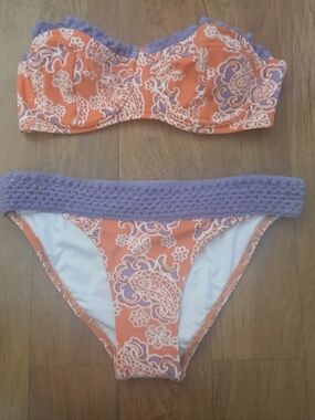 NWT/ 1 SOL paisley print crochet detail bikini